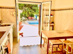 Bazén v ubytovaní VIlla Huetor con piscina privada alebo v jeho blízkosti