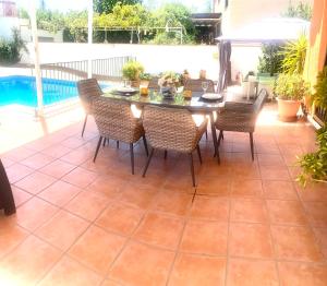 Bazén v ubytovaní VIlla Huetor con piscina privada alebo v jeho blízkosti