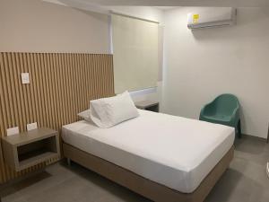 Hotel las Olas Yumbo客房内的一张或多张床位