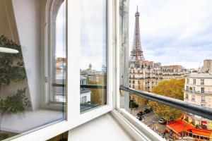 Un balcón o terraza en GuestReady - Paris Escape with Eiffel Views