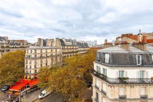 Una vista general de París o una vista desde la ciudad tomada desde el departamento