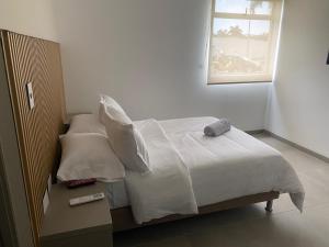 Hotel las Olas Yumbo客房内的一张或多张床位