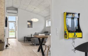 TV a/nebo společenská místnost v ubytování Cozy Home In Haderslev With Wifi