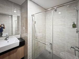 Koupelna v ubytování Stylish Studio SouthGate Apt with Pool, Gym, Netflix by 2ndHome + 15 fotografií