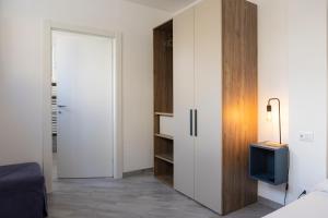 a bedroom with a closet with a tv and a door at Sperlonga Center Holiday in Sperlonga