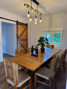 Напитки в Alojamiento Rural El Petirrojo con patio jardín