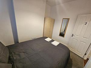 Postel nebo postele na pokoji v ubytování Cozy Room By Gloucester Road