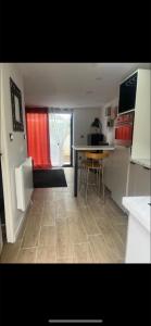 Η κουζίνα ή μικρή κουζίνα στο Appartement paisible