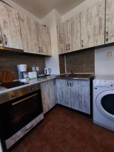 Η κουζίνα ή μικρή κουζίνα στο the old inn