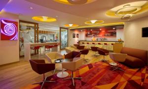 TV a/nebo společenská místnost v ubytování ibis Chennai City Centre - An Accor Brand
