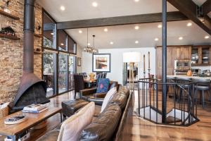 Fotografie z fotogalerie ubytování Ski In and Out, Short Walk or Drive to Ski and Bike Access, Private Hot Tub, Sleeps 6 v destinaci Park City