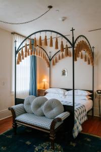 Katil atau katil-katil dalam bilik di Hotel Peter and Paul, an Ash Hotel
