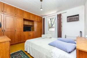 Postel nebo postele na pokoji v ubytování Memora Guesthouse Curitiba - Quartos em Casa próximo ao Parque Bacacheri