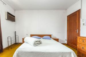 Postel nebo postele na pokoji v ubytování Memora Guesthouse Curitiba - Quartos em Casa próximo ao Parque Bacacheri
