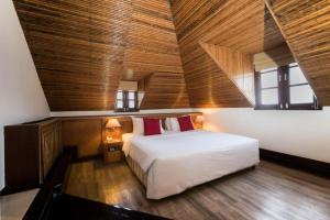 Postel nebo postele na pokoji v ubytování Rayong Resort Hotel โรงแรมระยองรีสอร์ท