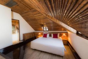 Postel nebo postele na pokoji v ubytování Rayong Resort Hotel โรงแรมระยองรีสอร์ท