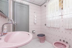 Koupelna v ubytování Memora Guesthouse Curitiba - Quartos em Casa próximo ao Parque Bacacheri