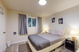 a bedroom with a bed and a window at Port Orchard Retreat in Port Orchard