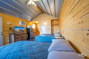 Postel nebo postele na pokoji v ubytování Horseshoe Lodges
