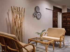 a living room with two chairs and a coffee table at AQUARIUS HOTEL in Vasilikos