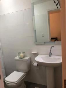 Ένα μπάνιο στο Monoambiente +1 φωτογραφίες