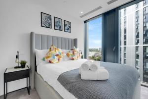Postel nebo postele na pokoji v ubytování Mercian Luxury Serviced Apartments- Birmingham City Centre - Better and bigger than a hotel!