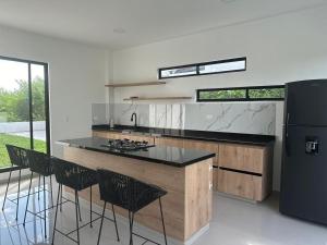 Η κουζίνα ή μικρή κουζίνα στο Casa campestre guamal 29