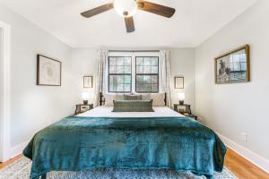 Voodi või voodid majutusasutuse Cozy Cabin in the Woods w/ Playroom, Deck & Lounge toas