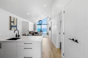 Fotografie z fotogalerie ubytování Lakefront Home Spa Pool v destinaci Taupo