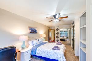 Lakefront Unit with Dock in Carlsbad!客房内的一张或多张床位