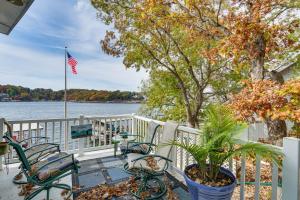 Vaade puhkemaja lähedal voolavale jõele