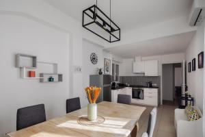 a kitchen and dining room with a table and chairs at Dimora al belvedere in Frascati +15 photos