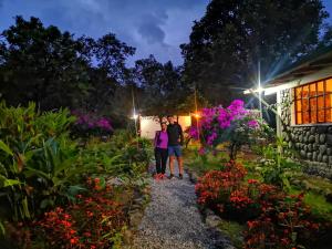 Ein Garten an der Unterkunft Rio Quijos EcoLodge