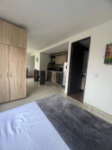 Η κουζίνα ή μικρή κουζίνα στο Lindo apartamento poblado 111