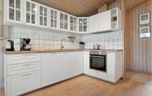 Kuchyň nebo kuchyňský kout v ubytování Holiday Home Ærenprisvej Thisted Iii