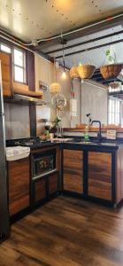 a kitchen with a sink and a counter top at Apartamento Industrial tipo Loft in Circasia