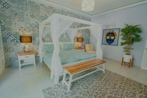 Rúm í herbergi á Hotel Mono Azul