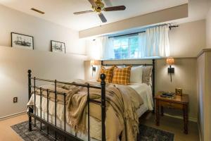 Letto o letti in una camera di The Reef guest suite