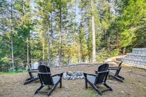 Zahrada ubytování Loon Lake View Newly Built Log Cabin with Fire Pit!
