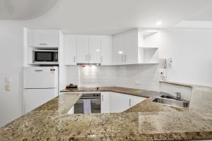 Eldhús eða eldhúskrókur á Malibu Apartments