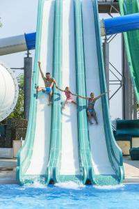 Бассейн в Bellis Deluxe Hotel & Heated for Winter Aqua Park или поблизости