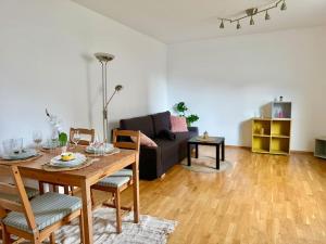 Posezení v ubytování Happy Home near Airport with Free Parking