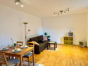 Posezení v ubytování Happy Home near Airport with Free Parking