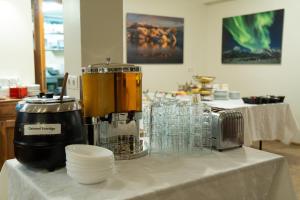 Utensilios para hacer té y café en Gerdi Guesthouse