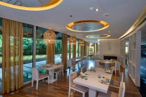 Restaurace v ubytování Crowne Plaza Kochi by IHG