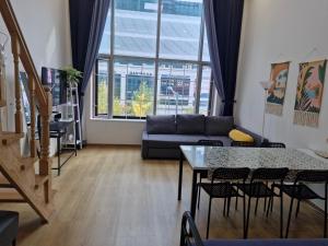 A seating area at Hongdae Residence - 1min from Hongik Uni station Exit #1