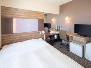 Postel nebo postele na pokoji v ubytování Super Hotel Kochi