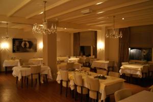 Restoran atau tempat lain untuk makan di Hotel Bemelmans