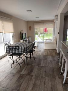 Η κουζίνα ή μικρή κουζίνα στο Casa alquiler temporal Santa Clara del Mar