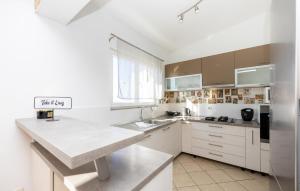 Kuchyň nebo kuchyňský kout v ubytování Holiday Apartment Makarska 3 + 15 fotografií